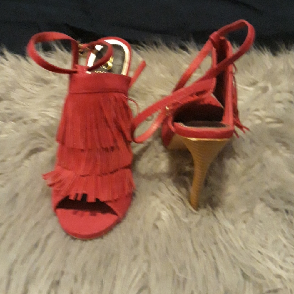 Super cute fringe heels